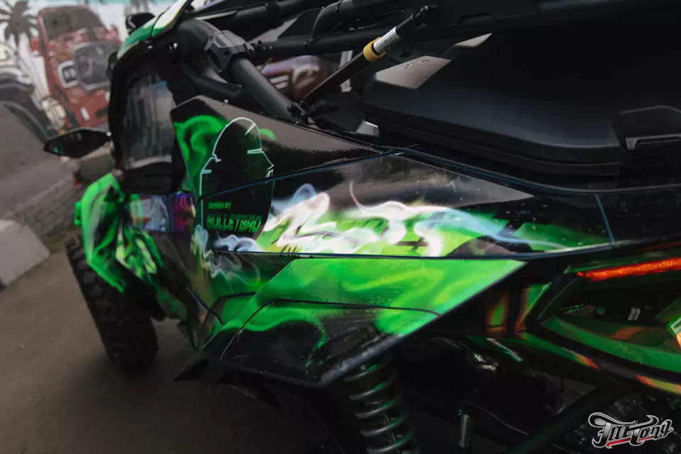Оклеили багги BRP CAN-AM Maverick R X RS в яркую винилографию!